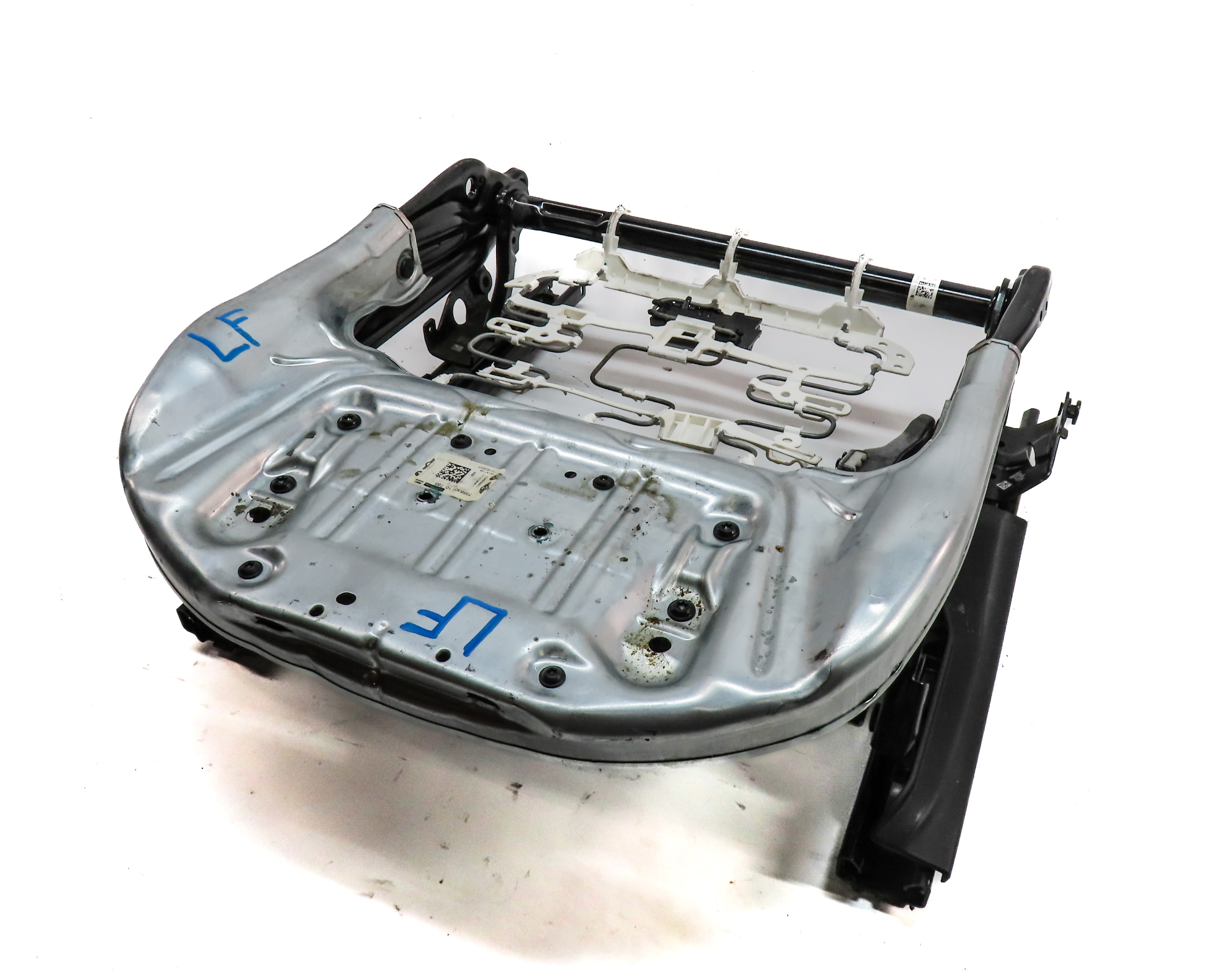 16-19 BMW X1 (F48) FRONT RIGHT STANDARD PASSENGER SEAT TRACK w/ ADJUST MOTORS — exact item pictured